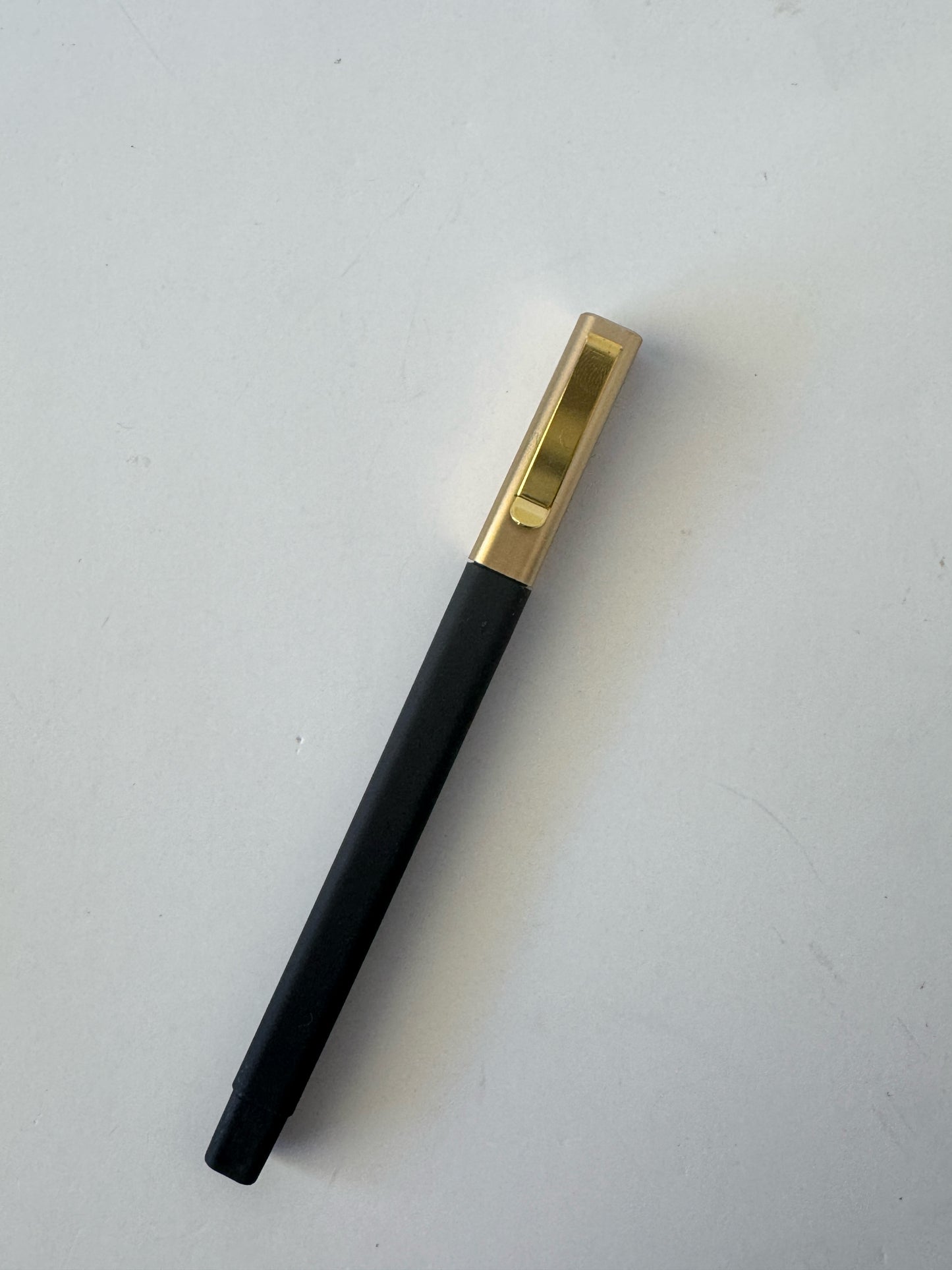 Chic Black + Gold Pens